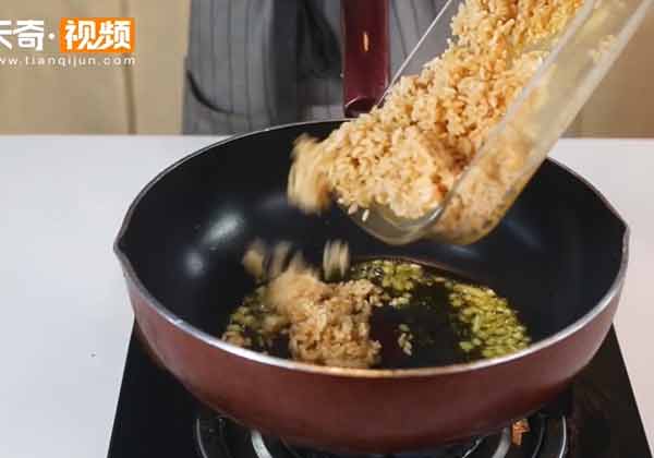 酱油炒饭做法步骤：8