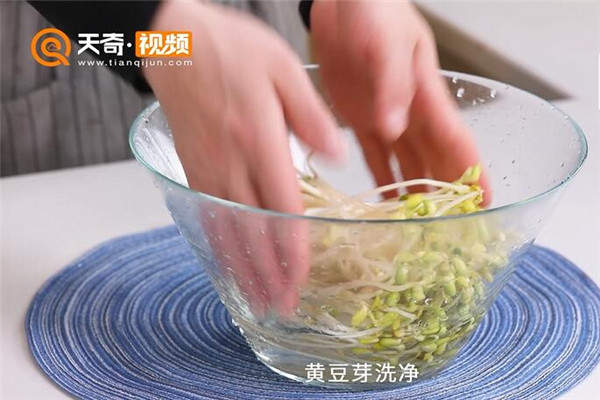 黄豆芽炒肉做法步骤：2