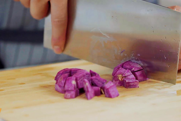 紫薯燕麦粥做法步骤：2