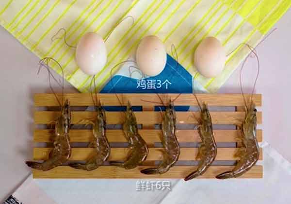 鸡蛋蒸虾仁做法步骤：1
