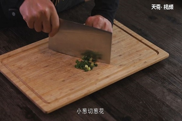 香辣牛肉丁做法步骤：5