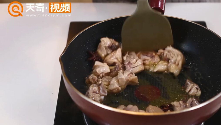 鸡腿炖土豆做法步骤：7