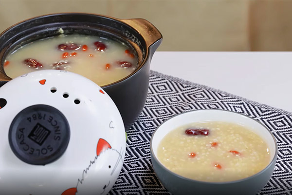 小米红枣粥做法步骤：5
