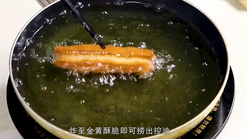 油炸油条做法步骤：7