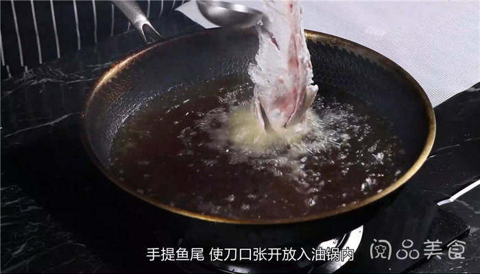 糖酥鲤鱼的做法步骤做法步骤：5