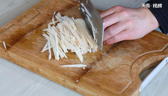 芹菜炒藕丝做法步骤：6