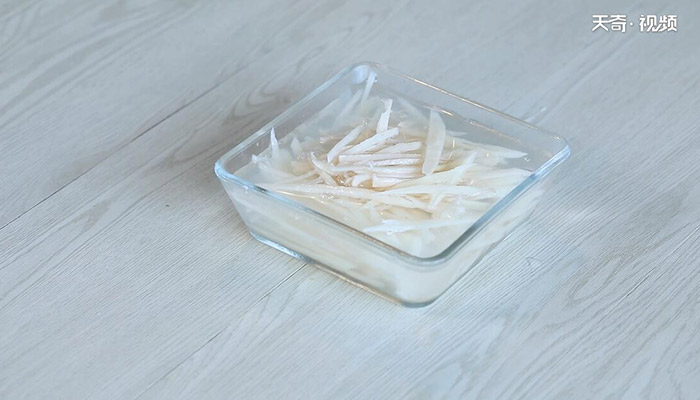 芹菜炒藕丝做法步骤：7