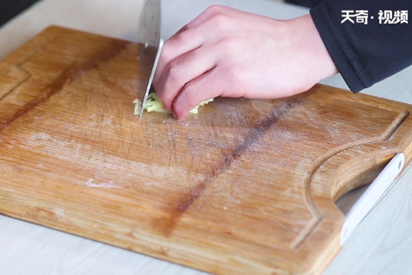 青椒烧豆腐做法步骤：4