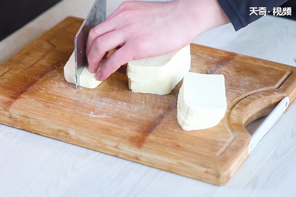 青椒烧豆腐做法步骤：2