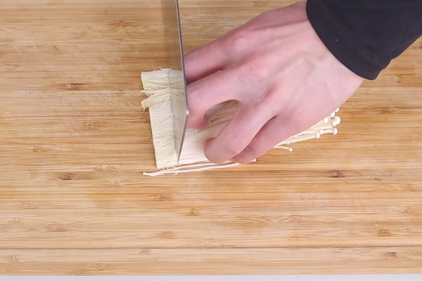 蒜蓉蒸金针菇做法步骤：2