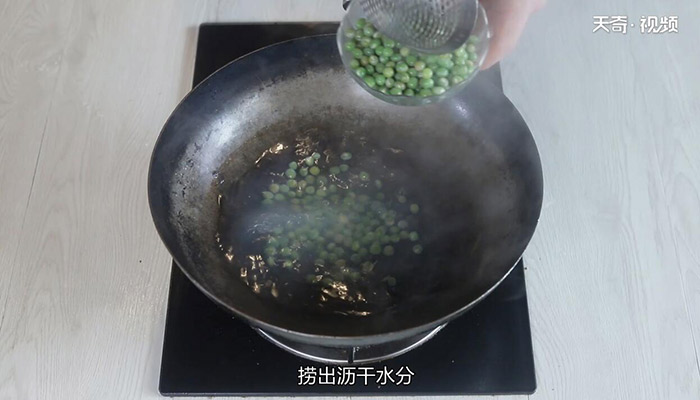 青豆虾仁做法步骤：5