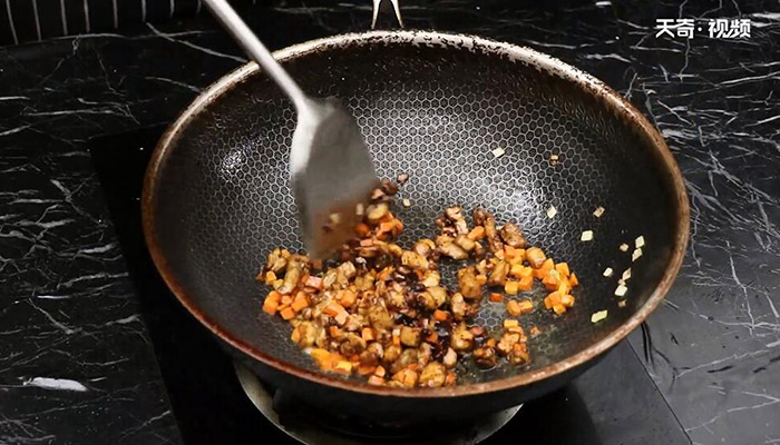 酱爆肉丁做法步骤：9