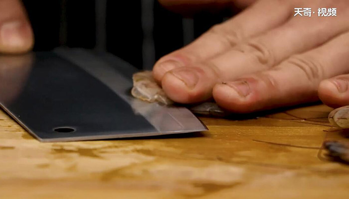 蒜蓉烤大虾做法步骤：3