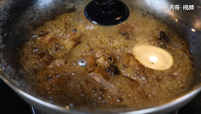 香菇酱焖鸡做法步骤：10