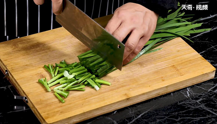 韭香芋干做法步骤：2