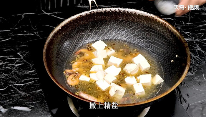 大虾烧豆腐做法步骤：8