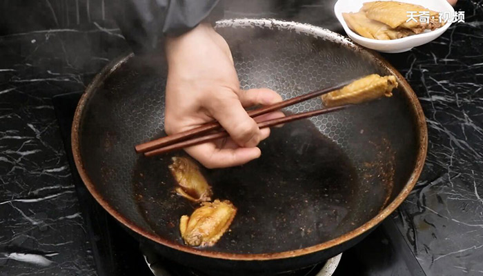 香酥鸡翅做法步骤：4