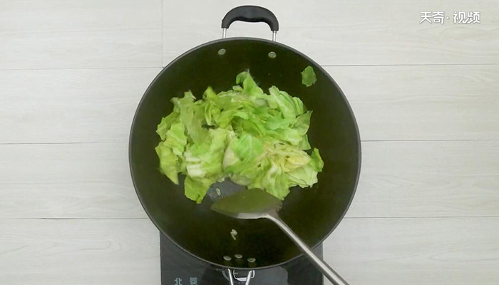 酸辣包菜做法步骤：7