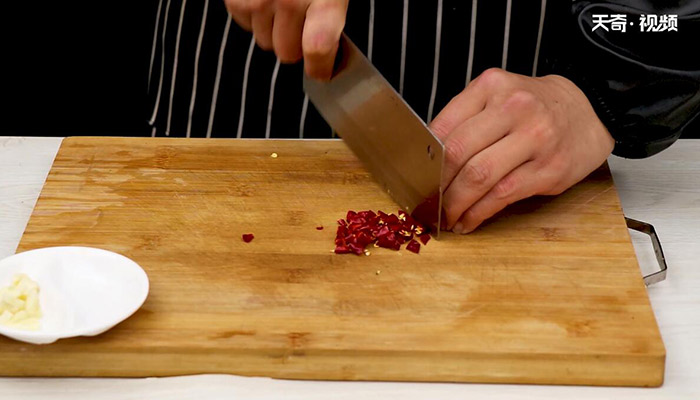 酸辣包菜做法步骤：5