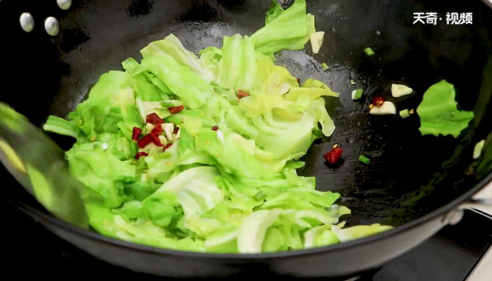 酸辣包菜做法步骤：8