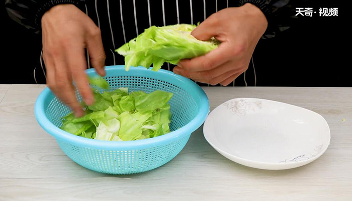 酸辣包菜做法步骤：2