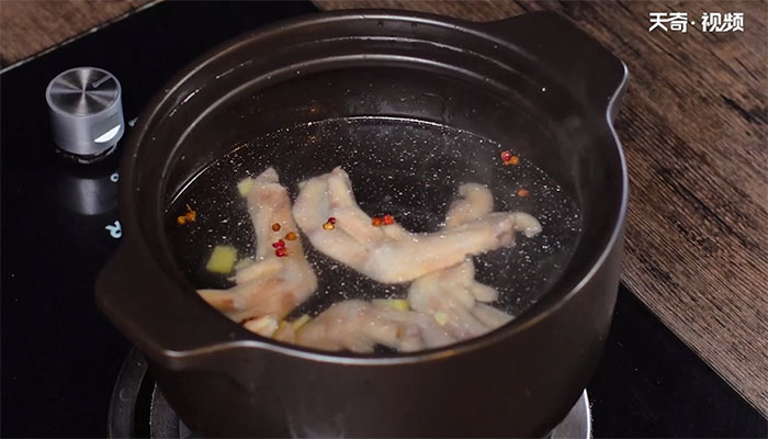 酸萝卜海带丝鸭掌汤做法步骤：5