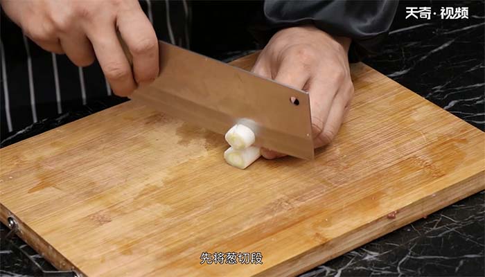 五香酱鸭做法步骤：2