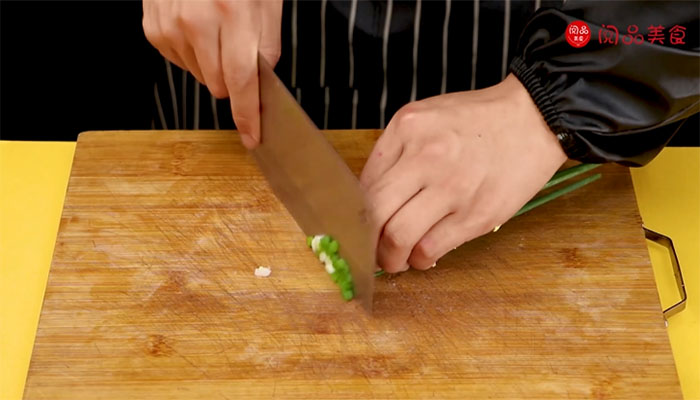 白菜木耳豆皮做法步骤：5