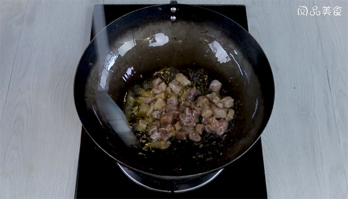 洋葱炒肉丁做法步骤：8