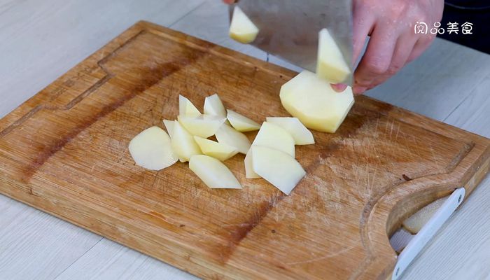 土豆豆角炖鸡块做法步骤：2