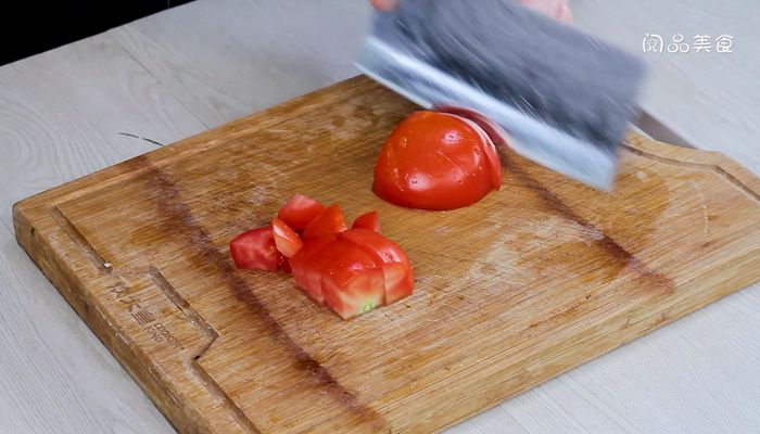 西红柿尖椒炒茄子做法步骤：3