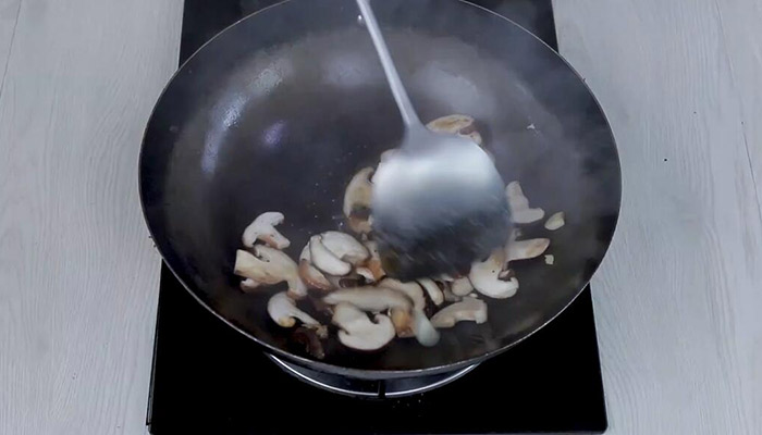 蚝油香菇做法步骤：6
