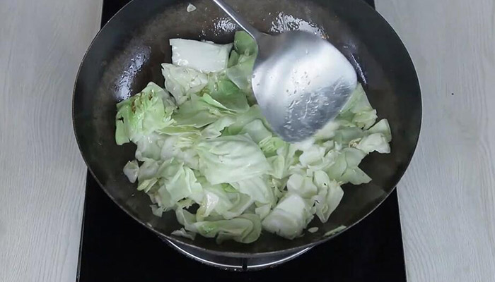 海米炒圆白菜怎么做好吃做法步骤：7