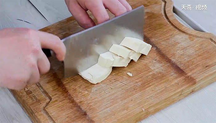 小白菜炖豆腐做法步骤：3