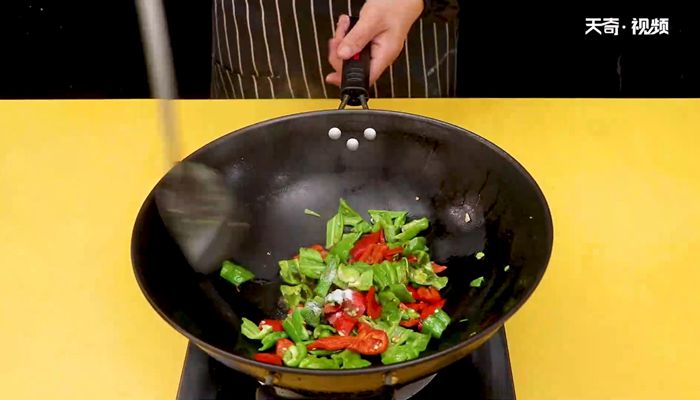 辣椒炒蛋做法步骤：4