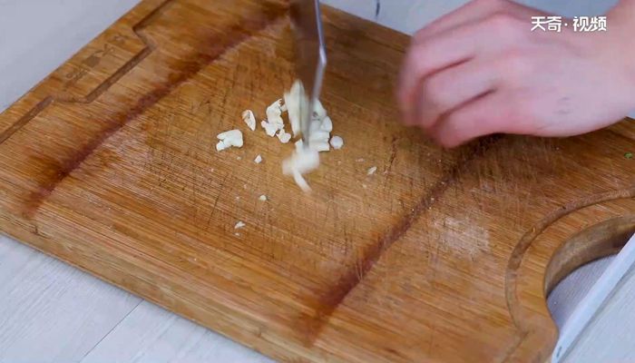 洋葱炒肉丁做法步骤：7