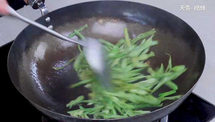 香菇烧豆角做法步骤：6