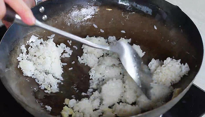 蒜香鸡蛋炒米饭怎么做做法步骤：7