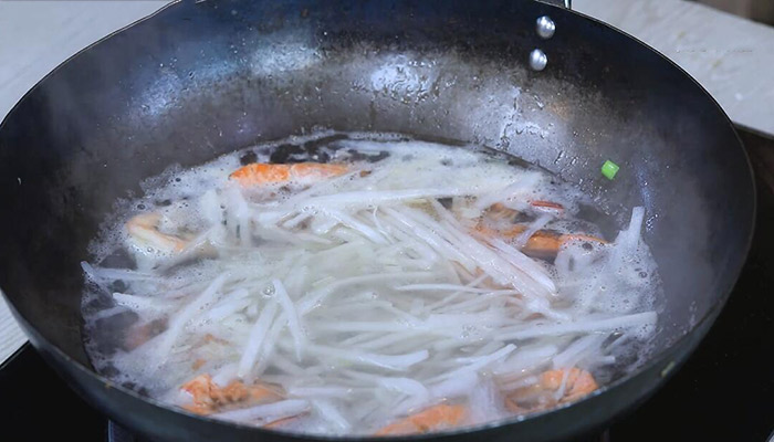 萝卜丝虾汤做法步骤：8