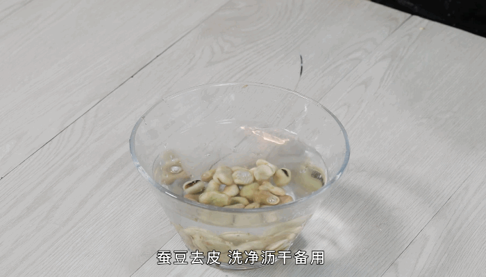 蚕豆腊肠焖饭做法步骤：2