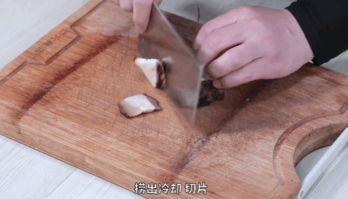 藕带炒腊肉做法步骤：3