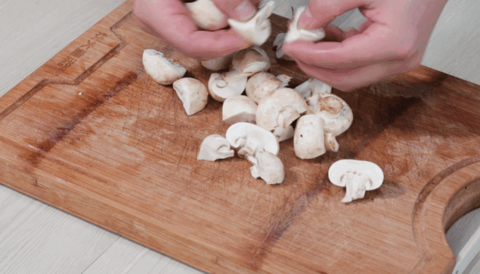 蕨菜炒蘑菇做法步骤：4