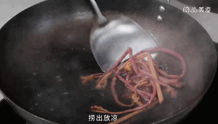 蕨菜炒肉丝做法步骤：2