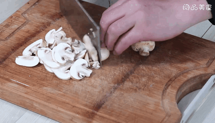 口蘑蕨菜汆豆腐做法步骤：4