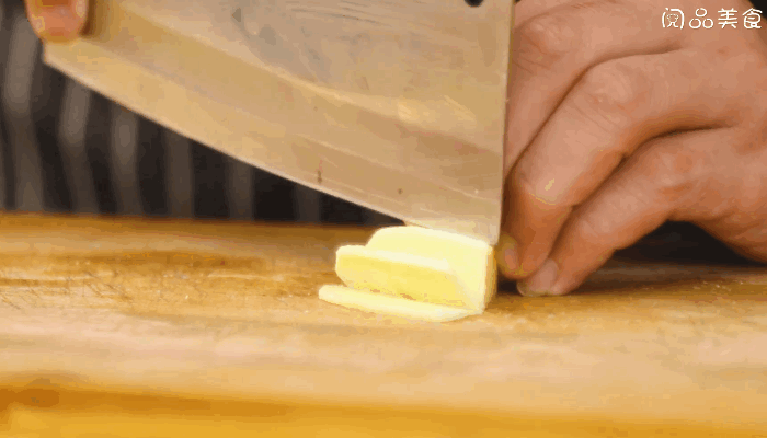 香菇豆腐焖鸡翅做法步骤：5