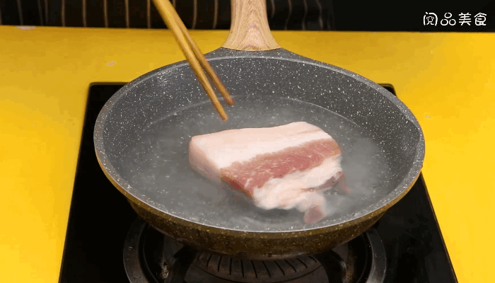 洋葱回锅肉做法步骤：5