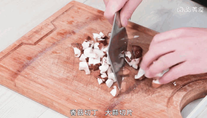 香菇炒雪里蕻做法步骤：3
