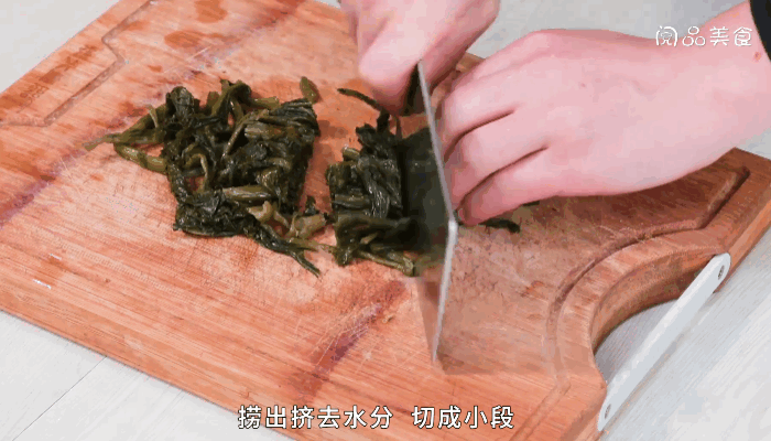 雪菜鸡肉炒年糕做法步骤：2