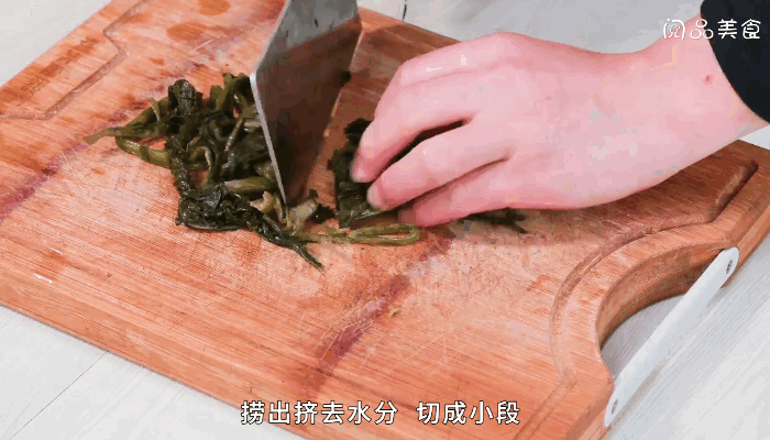 雪里蕻炒绿豆芽做法步骤：2