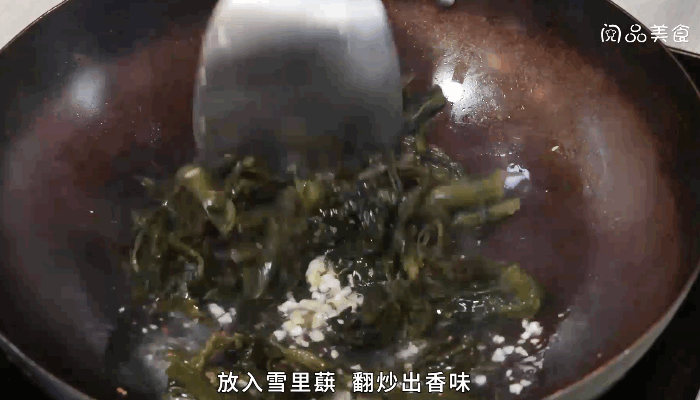 雪里蕻炒绿豆芽做法步骤：6